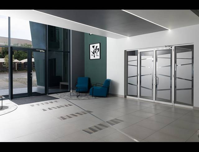 88M² OFFICE TO LET IN VORNA VALLEY
